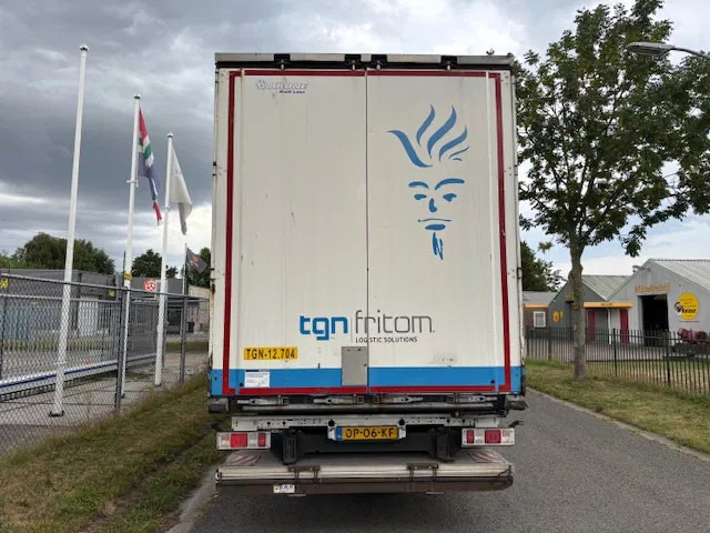 Krone SD curtainslider taillift standard chassis drum brakes - Curtainsider semi-trailer: picture 5 Krone SD curtainslider taillift standard chassis drum brakes - Curtainsider semi-trailer: picture 5