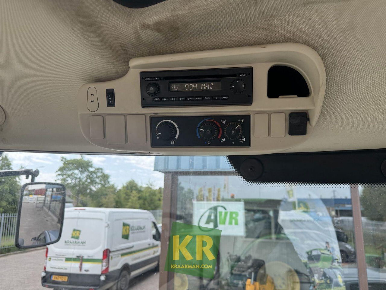 6125R John Deere - Farm tractor: picture 2 6125R John Deere - Farm tractor: picture 2