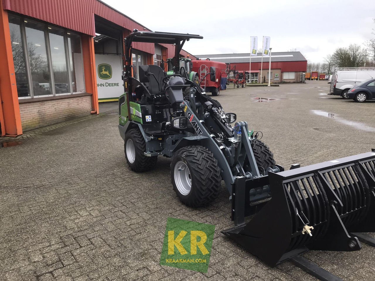 G2700E Giant - Compact loader: picture 3 G2700E Giant - Compact loader: picture 3