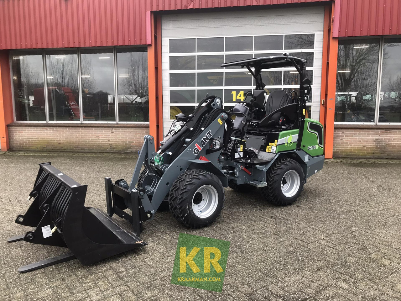 G2700E Giant  - Compact loader: picture 1 G2700E Giant  - Compact loader: picture 1