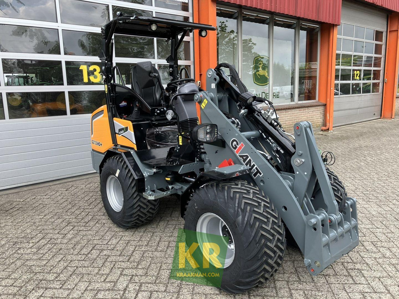 Giant G2700 HD  - Compact loader: picture 2 Giant G2700 HD  - Compact loader: picture 2