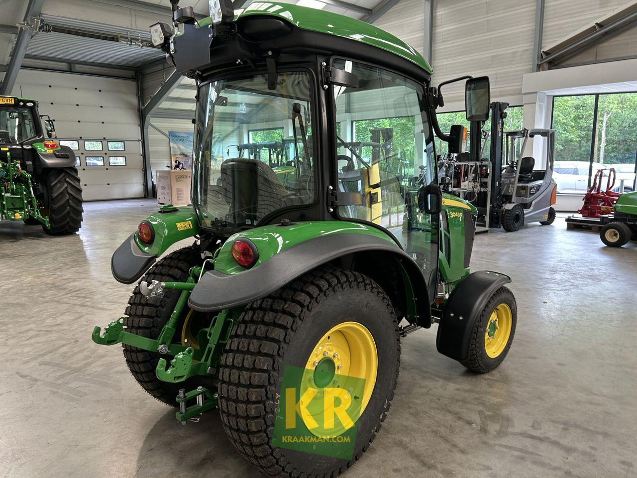 John Deere 3046R - Compact tractor: picture 5 John Deere 3046R - Compact tractor: picture 5