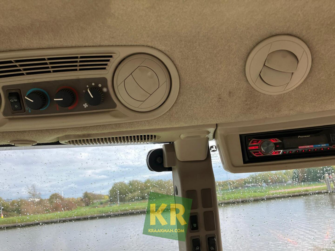 John Deere 5085M - Farm tractor: picture 3 John Deere 5085M - Farm tractor: picture 3