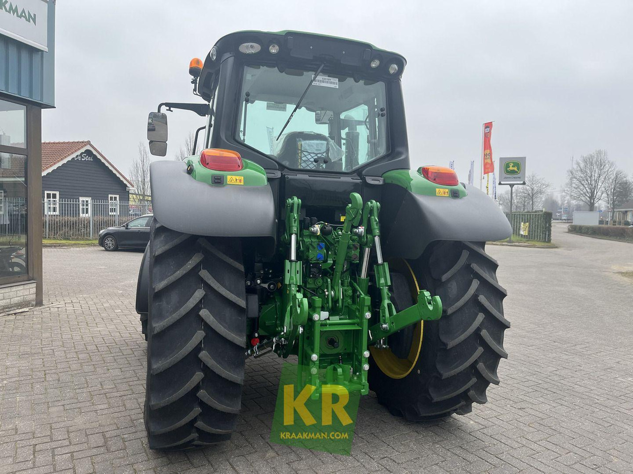 John Deere 6100M - Farm tractor: picture 4 John Deere 6100M - Farm tractor: picture 4