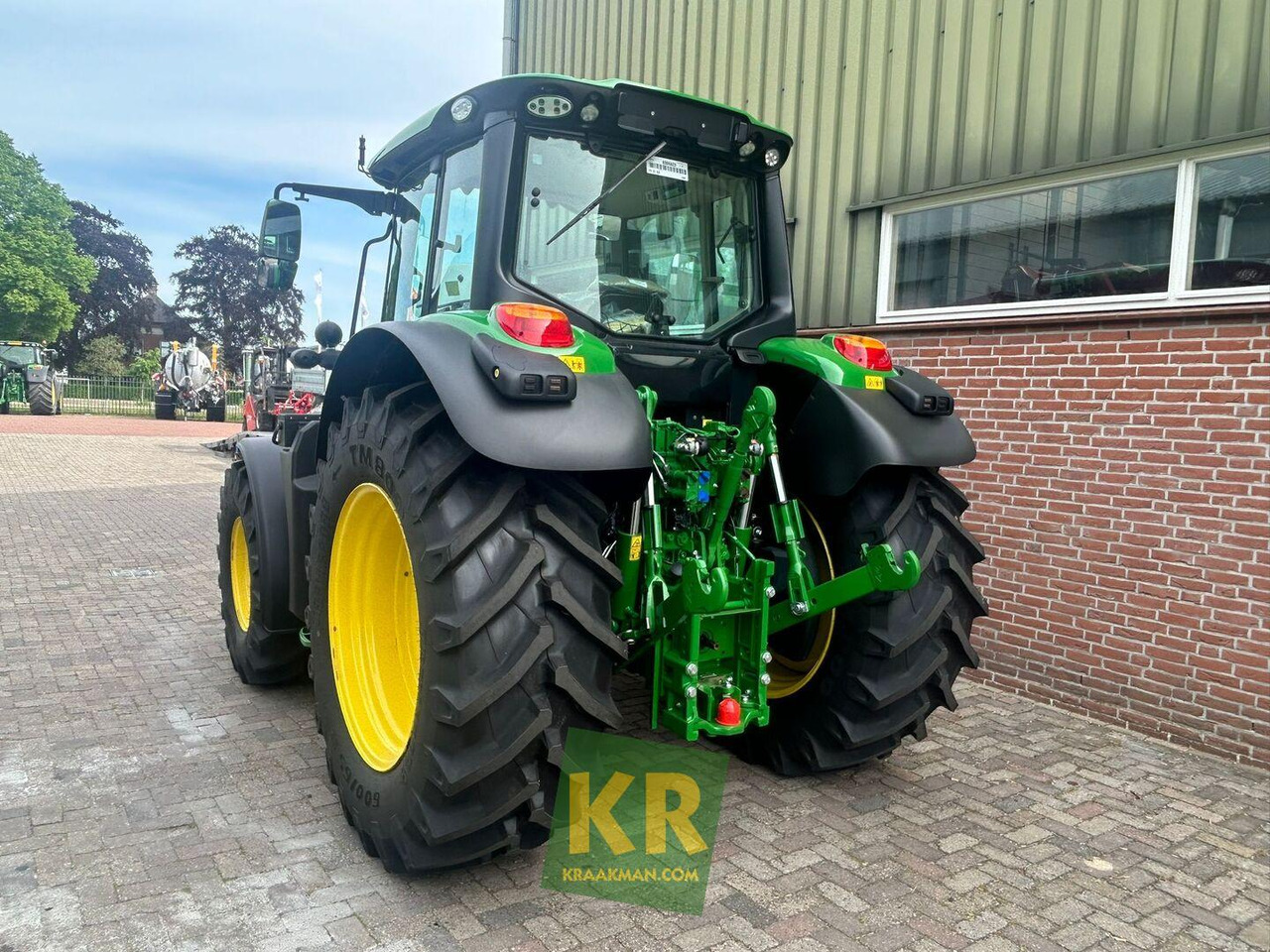 John Deere 6120M - Farm tractor: picture 5 John Deere 6120M - Farm tractor: picture 5