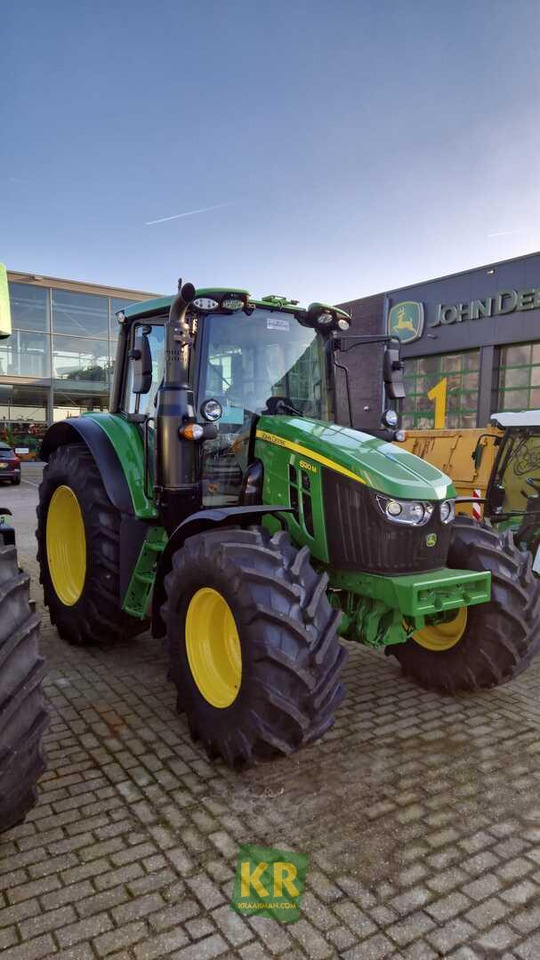 John Deere 6120M - Farm tractor: picture 3 John Deere 6120M - Farm tractor: picture 3