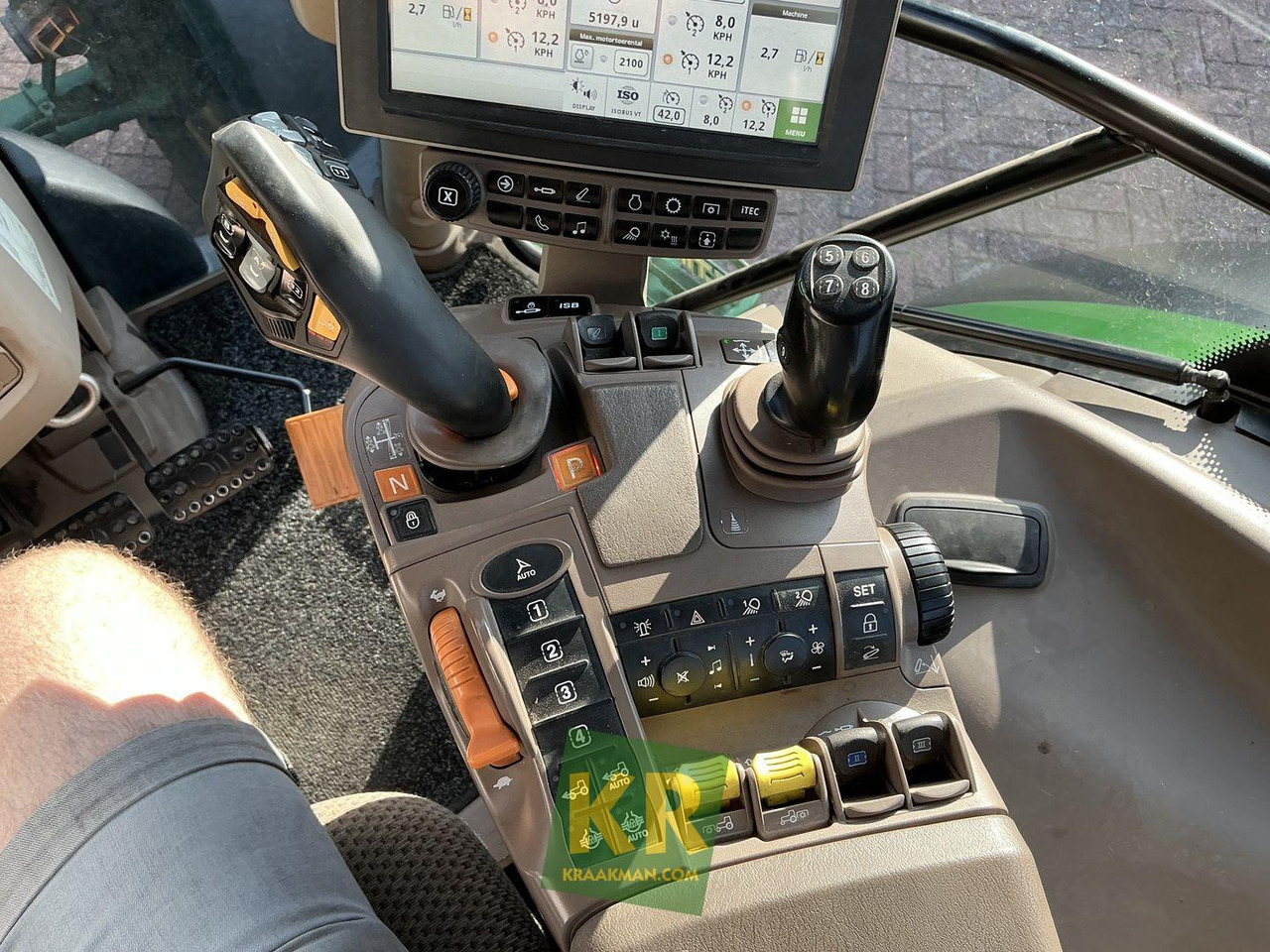 John Deere 6130R - Farm tractor: picture 1 John Deere 6130R - Farm tractor: picture 1