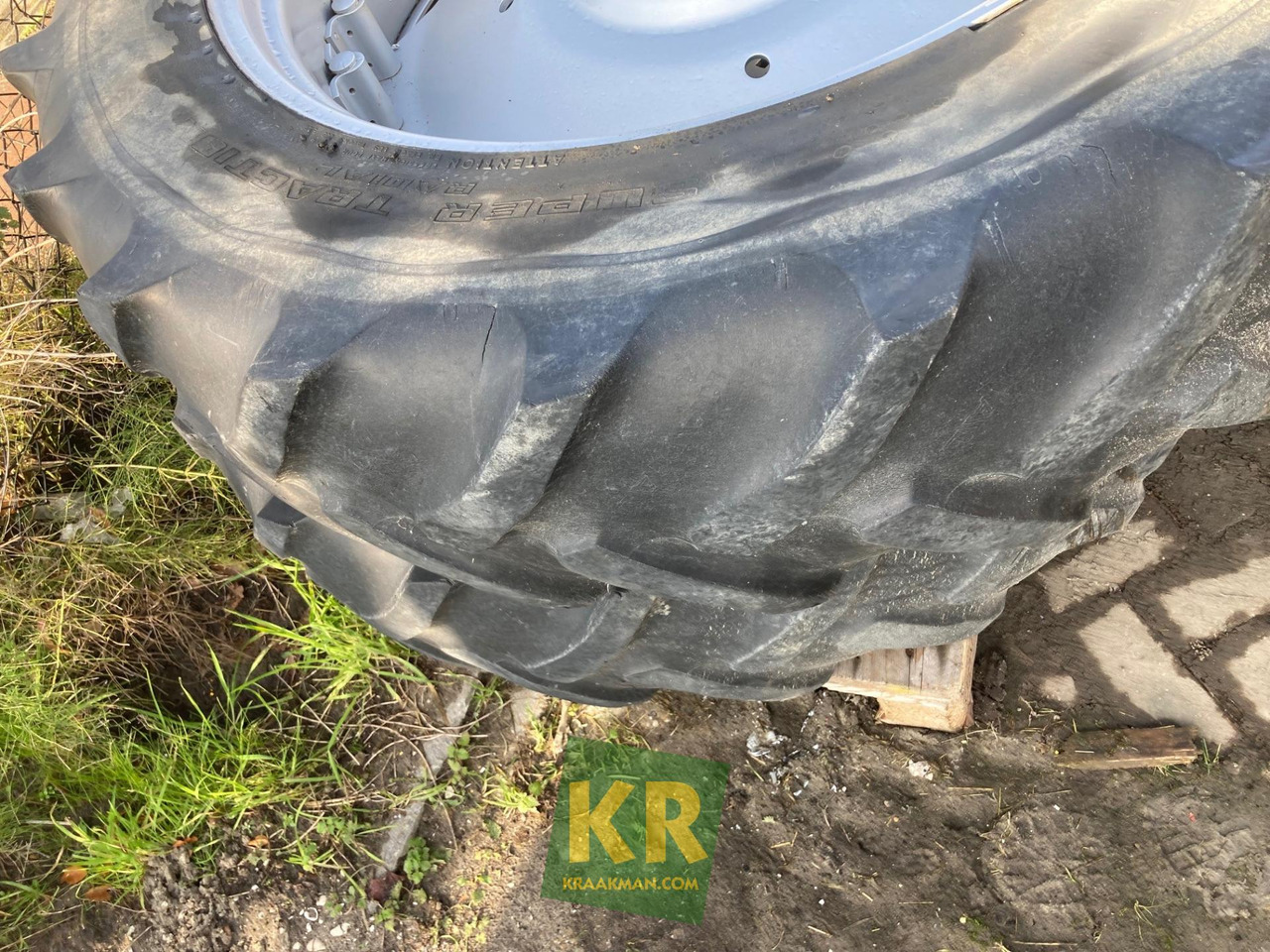 John Deere Onderdelen JD - Wheel and tire package for Agricultural machinery: picture 1 John Deere Onderdelen JD - Wheel and tire package for Agricultural machinery: picture 1