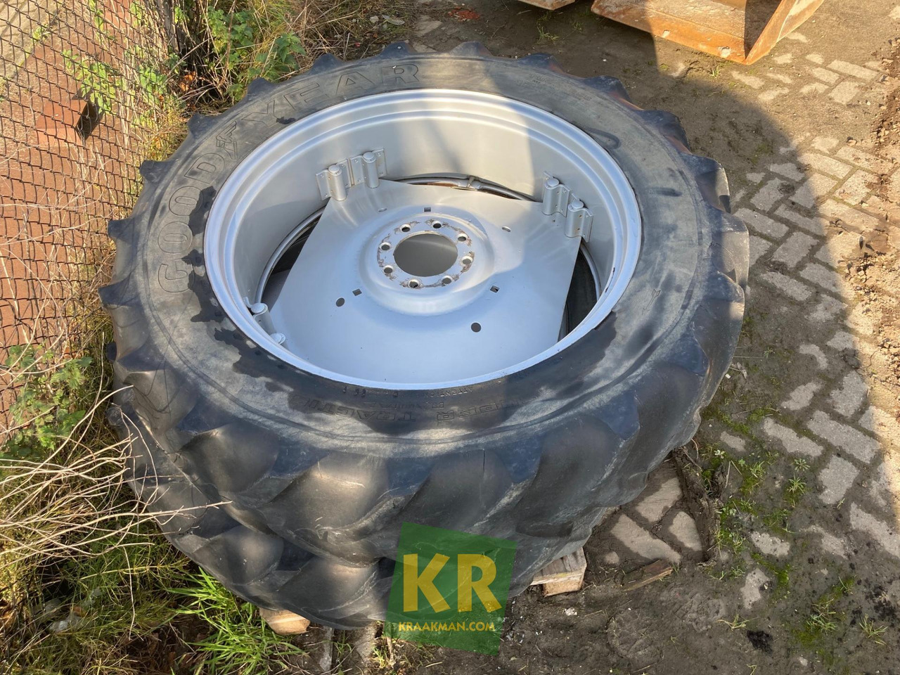 John Deere Onderdelen JD - Wheel and tire package for Agricultural machinery: picture 2 John Deere Onderdelen JD - Wheel and tire package for Agricultural machinery: picture 2