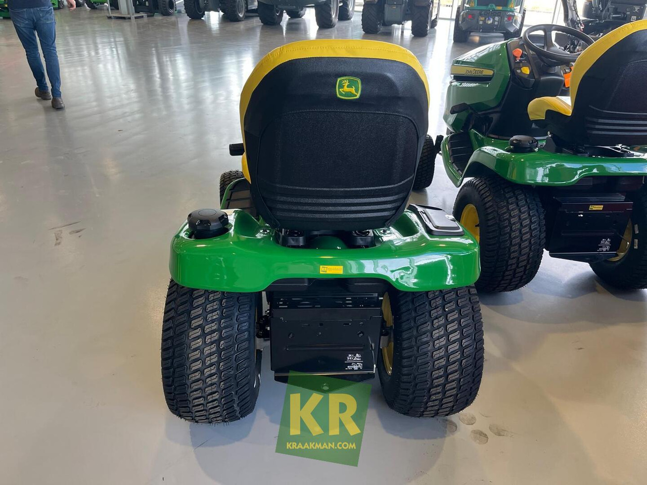 John Deere X380 - Garden mower: picture 3 John Deere X380 - Garden mower: picture 3