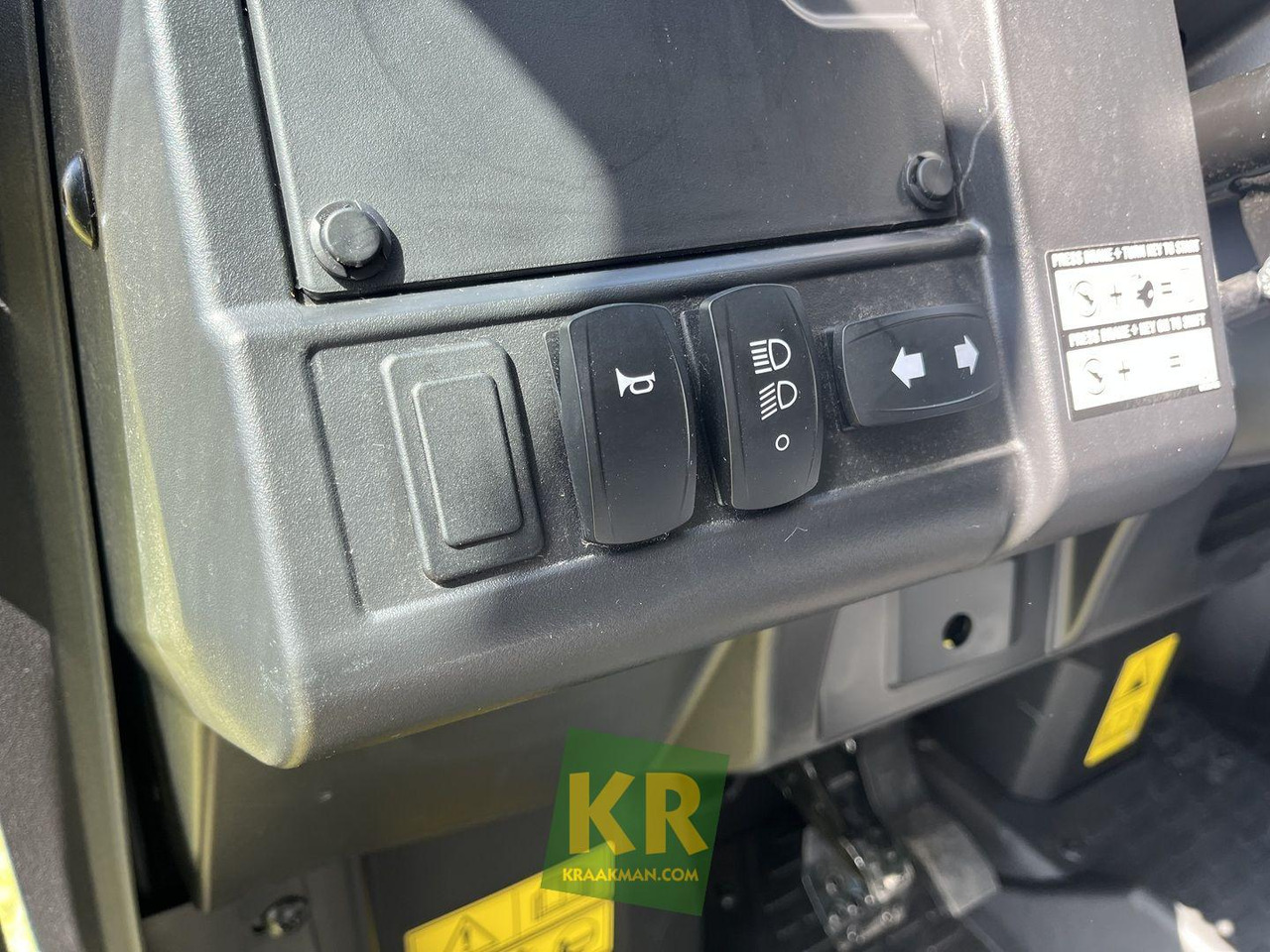 John Deere XUV875M - Side-by-side/ ATV: picture 3 John Deere XUV875M - Side-by-side/ ATV: picture 3