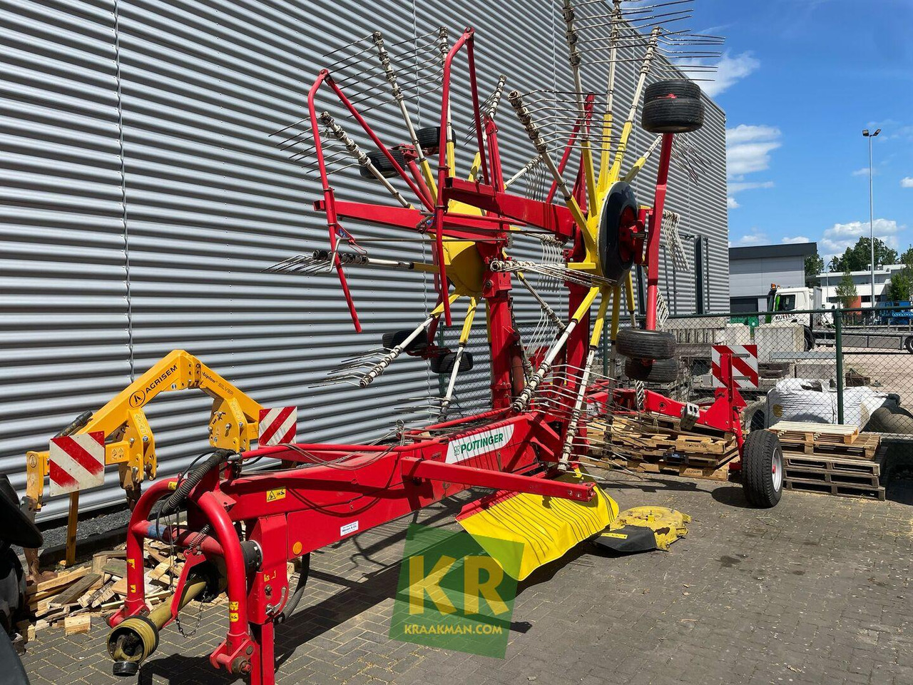 Pottinger 881A - Tedder/ Rake: picture 2 Pottinger 881A - Tedder/ Rake: picture 2