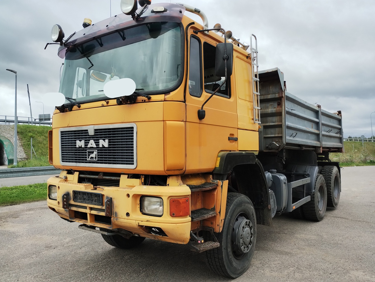 MAN F90 19-372 6X4 - 4 - Tipper: picture 1 MAN F90 19-372 6X4 - 4 - Tipper: picture 1