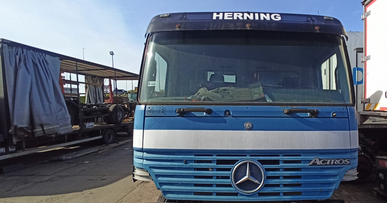 MERCEDES-BENZ Actros MP1 1831 1835 1840 1843 Low tunnel - Cab for Truck: picture 1 MERCEDES-BENZ Actros MP1 1831 1835 1840 1843 Low tunnel - Cab for Truck: picture 1