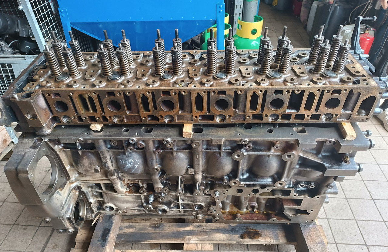 Mercedes Actros MP4 MP5 OM471 471 926 ENGINE HEAD - Engine and parts: picture 4 Mercedes Actros MP4 MP5 OM471 471 926 ENGINE HEAD - Engine and parts: picture 4