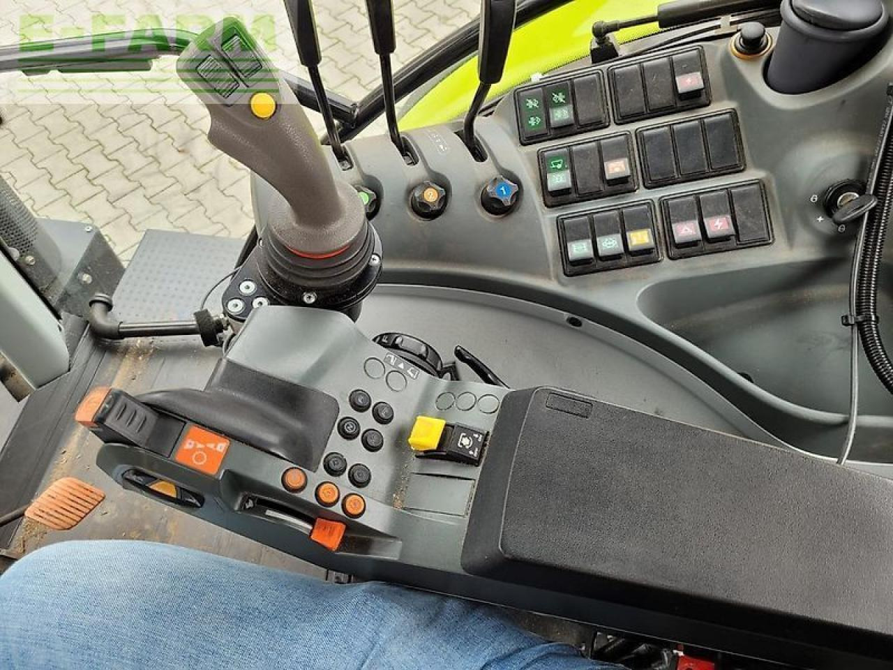 Farm tractor CLAAS arion 620 mit dücker dua 800 ausleger und 2 werkzeugen: picture 9