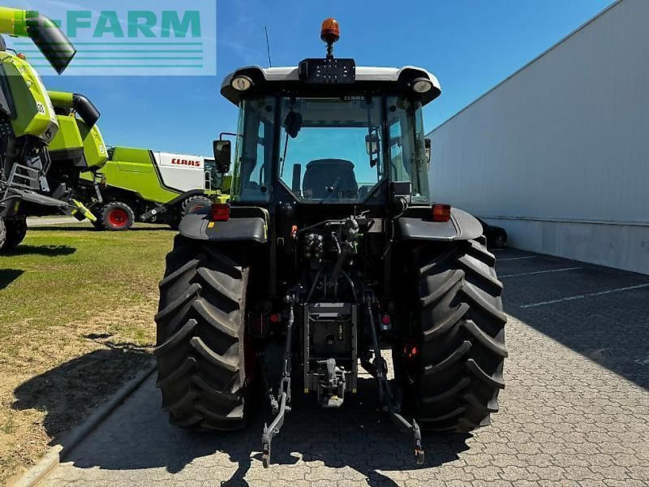 CLAAS axos 240 stage v - Farm tractor: picture 4 CLAAS axos 240 stage v - Farm tractor: picture 4