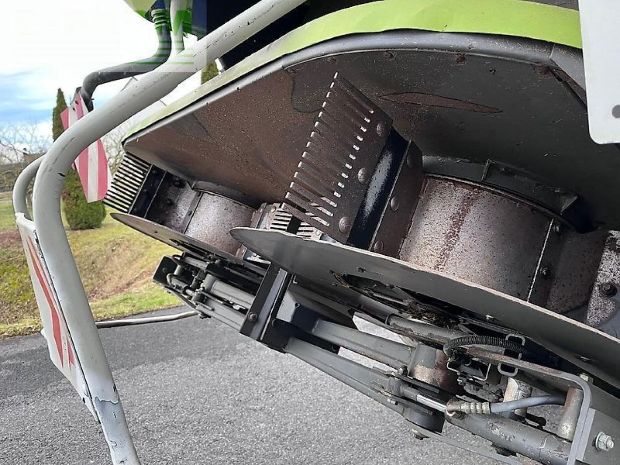 Combine harvester CLAAS lexion 570: picture 12