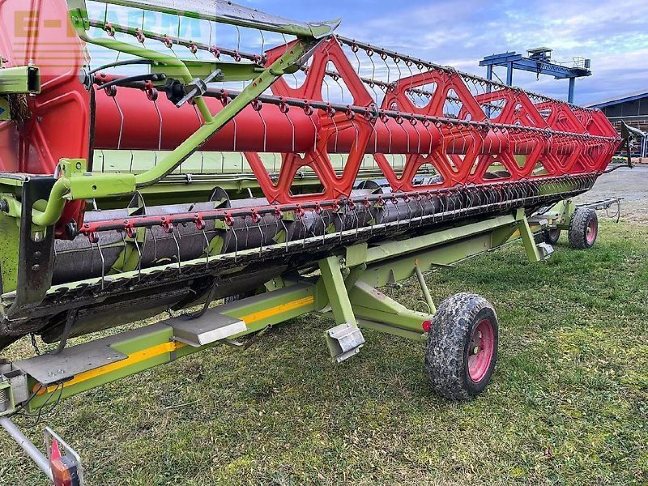 Combine harvester CLAAS lexion 570: picture 11
