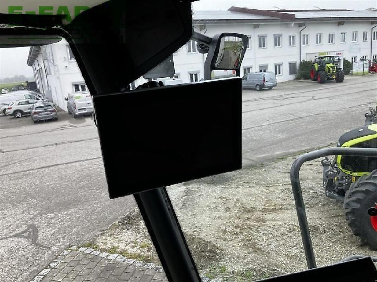 Combine harvester CLAAS trion 750 terra trac tt: picture 20