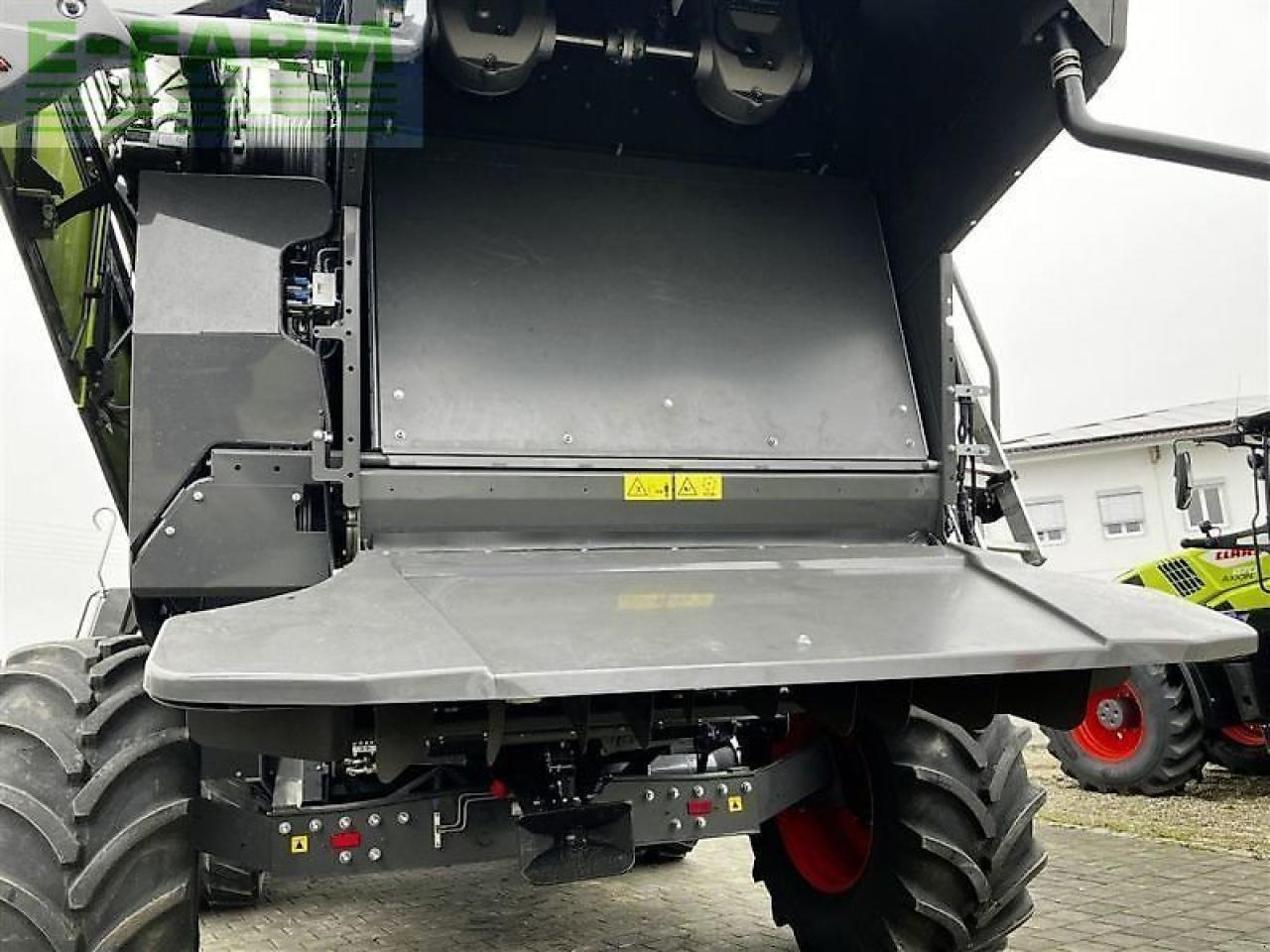 Combine harvester CLAAS trion 750 terra trac tt: picture 6