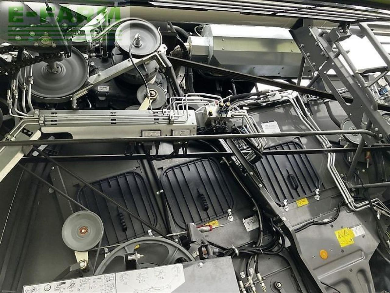 Combine harvester CLAAS trion 750 terra trac tt: picture 13