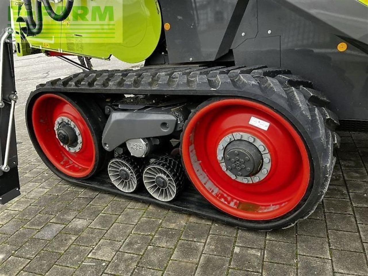 Combine harvester CLAAS trion 750 terra trac tt: picture 14