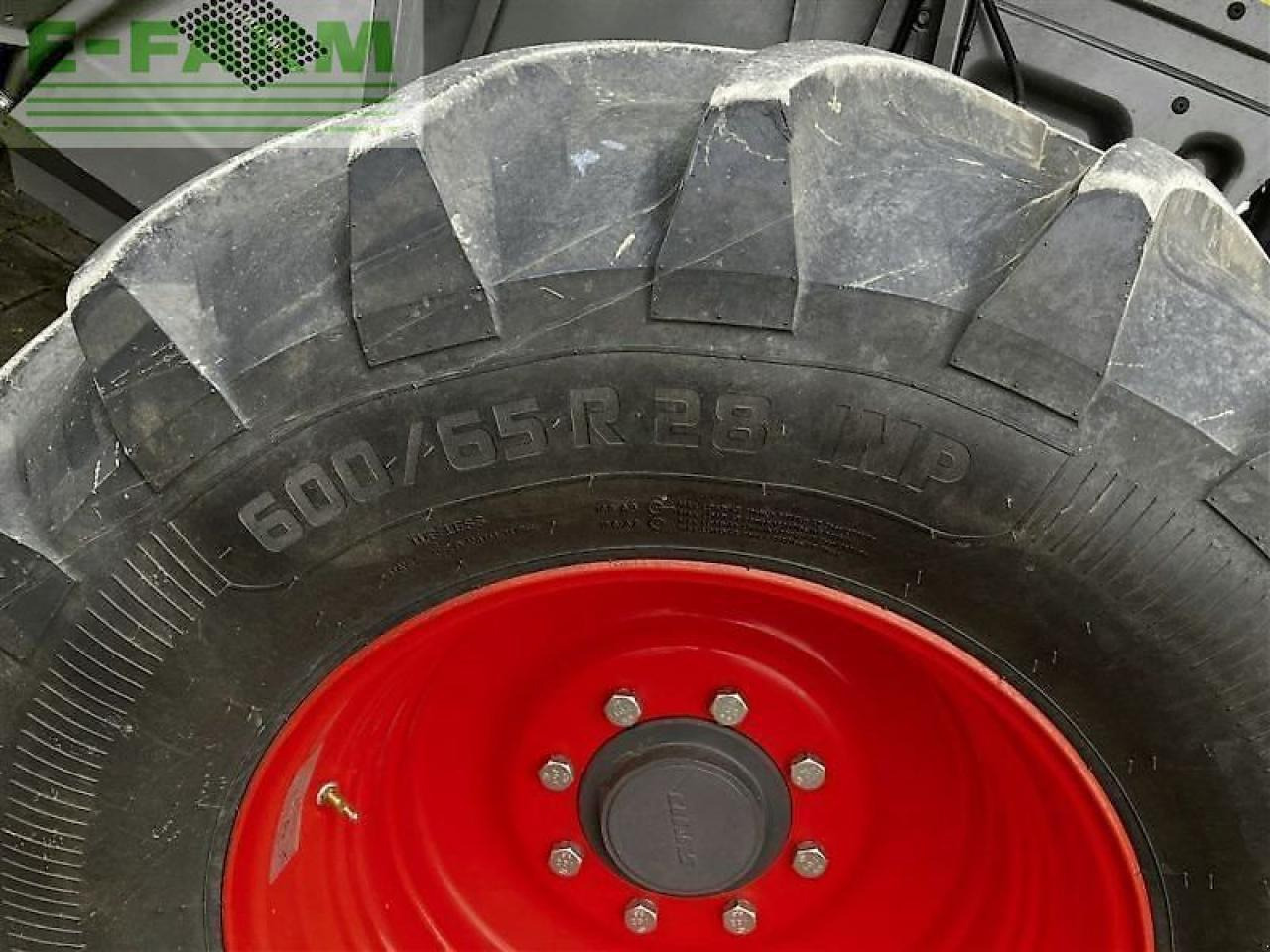 Combine harvester CLAAS trion 750 terra trac tt: picture 16