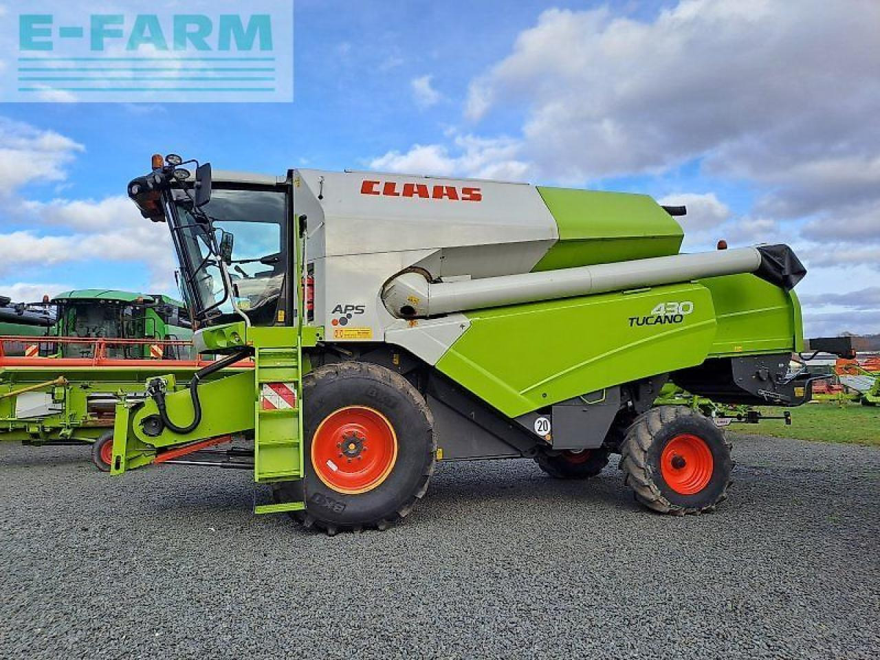 CLAAS tucano 430 - Combine harvester: picture 1 CLAAS tucano 430 - Combine harvester: picture 1