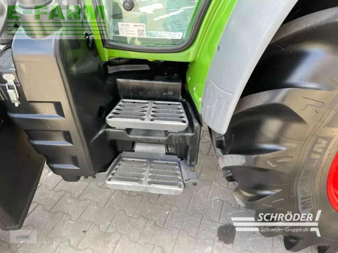 Farm tractor Fendt 211 s vario gen3 profi plus: picture 18