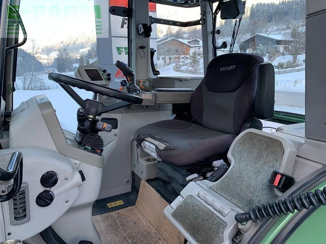 Farm tractor Fendt 412 vario: picture 11