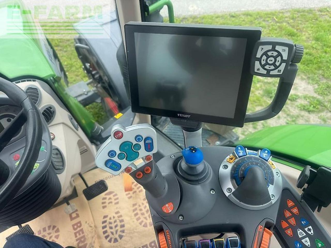 Farm tractor Fendt 724: picture 8 Farm tractor Fendt 724: picture 8