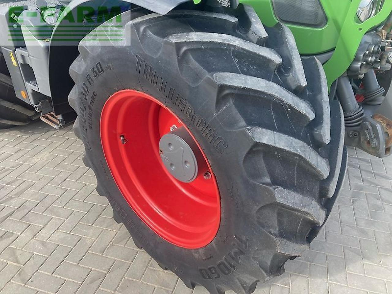 Farm tractor Fendt 724 s4: picture 6