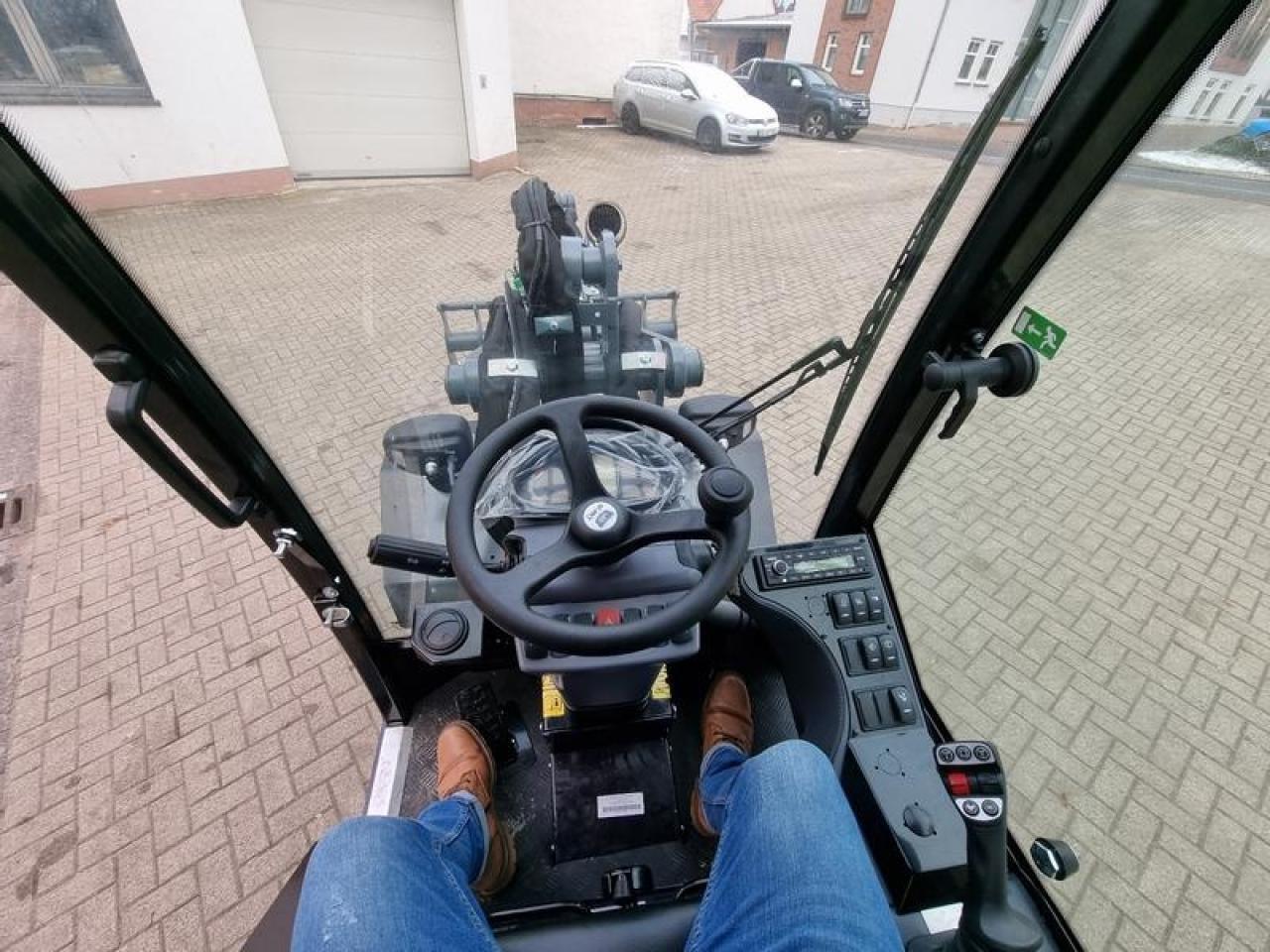 Wheel loader Giant g 2700 hd mit kabine und euro aufnamhe: picture 9