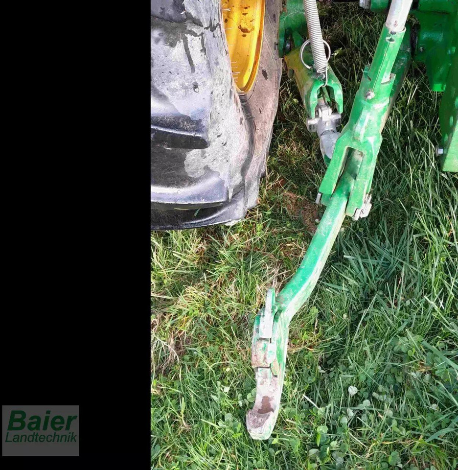 Farm tractor John Deere 5090r: picture 13