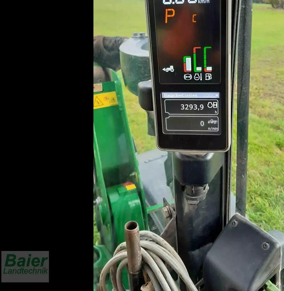 Farm tractor John Deere 5090r: picture 10