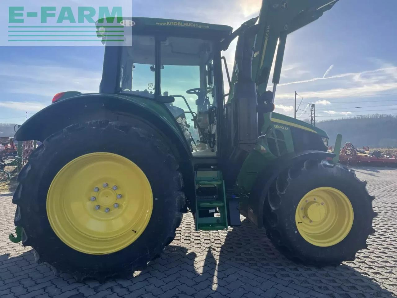 John Deere 6100m - Farm tractor: picture 3 John Deere 6100m - Farm tractor: picture 3