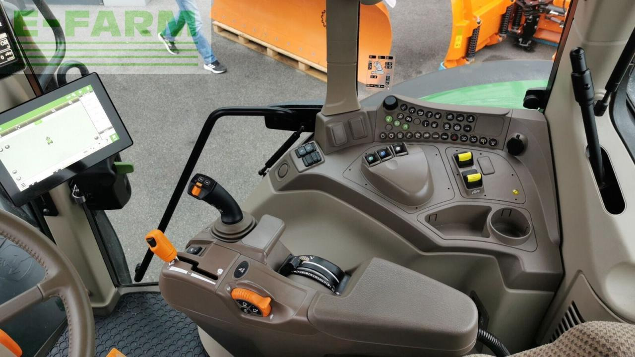 Farm tractor John Deere 6120m: picture 21