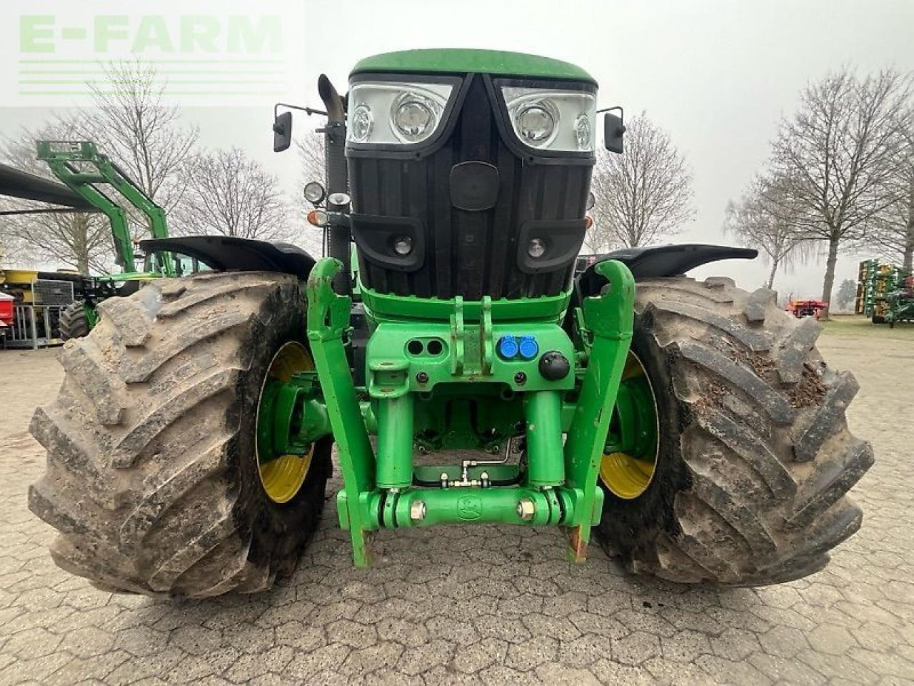 Farm tractor John Deere 6150 r: picture 12