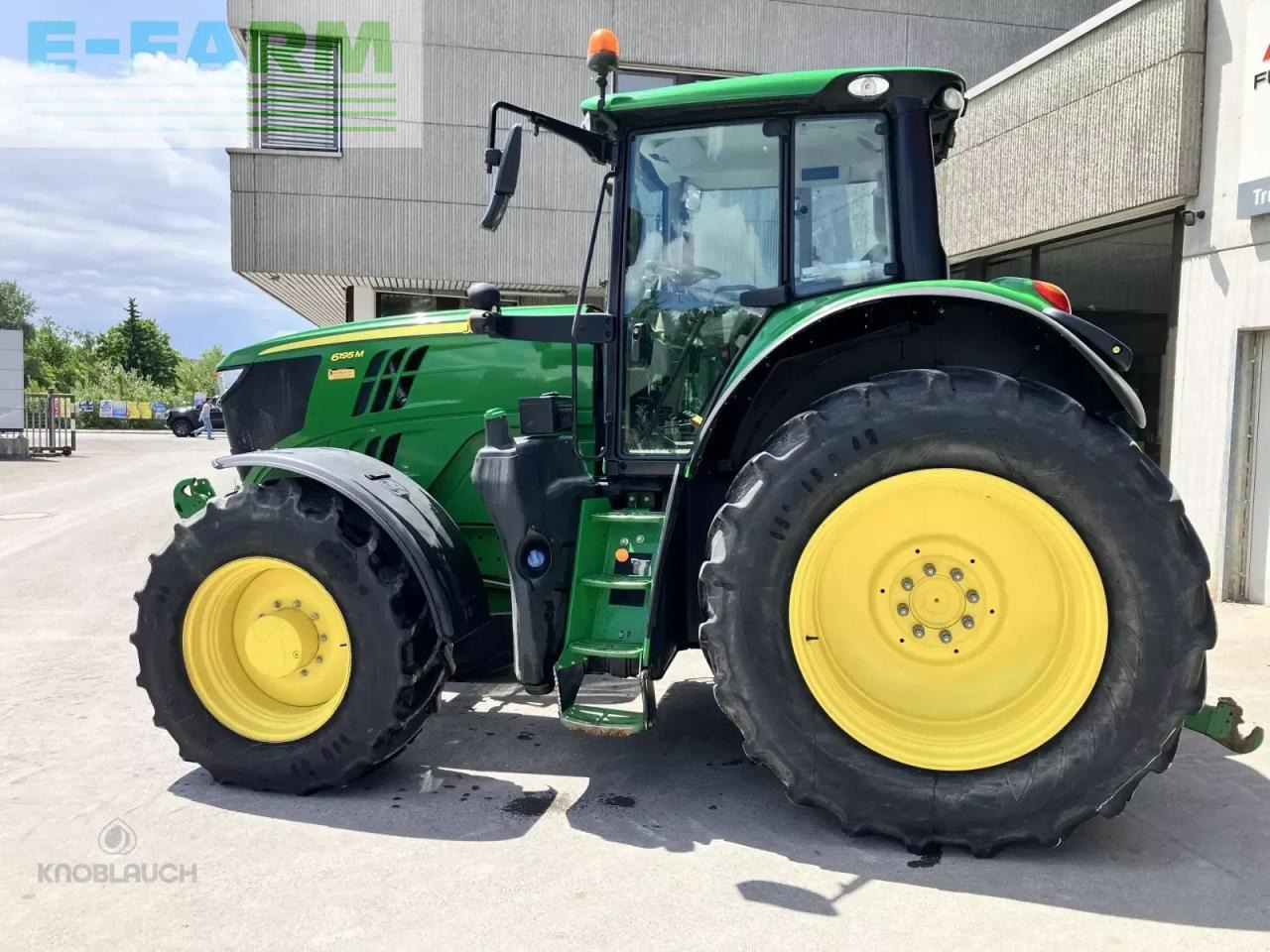 Farm tractor John Deere 6195m: picture 7