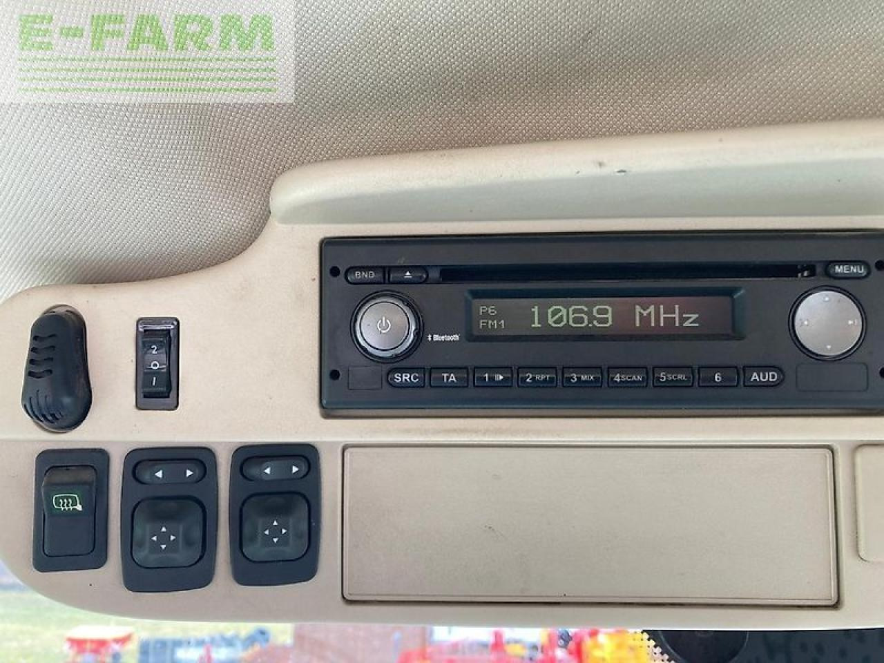 Farm tractor John Deere 6215r: picture 16 Farm tractor John Deere 6215r: picture 16