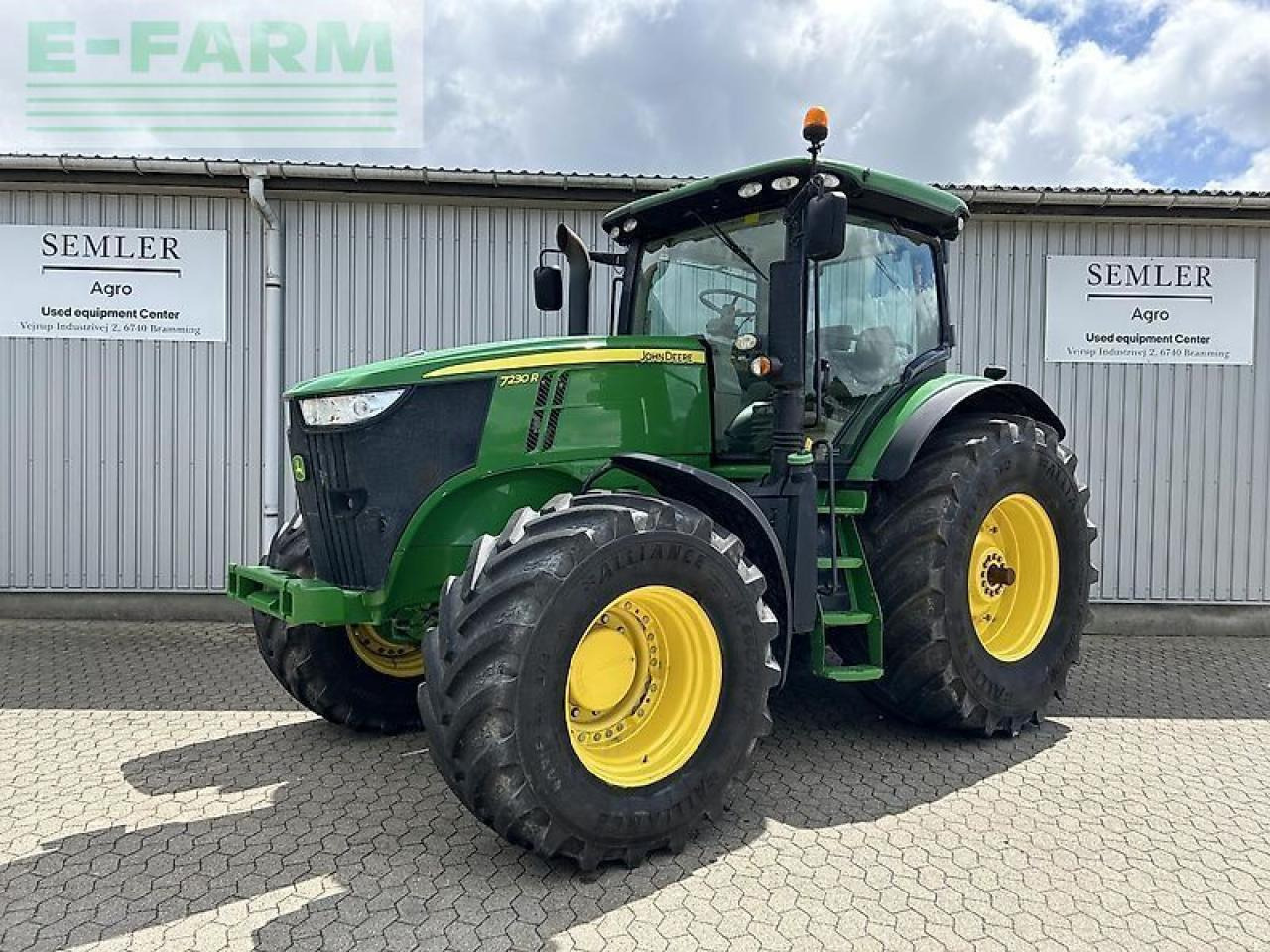 John Deere 7230r - Farm tractor: picture 1 John Deere 7230r - Farm tractor: picture 1