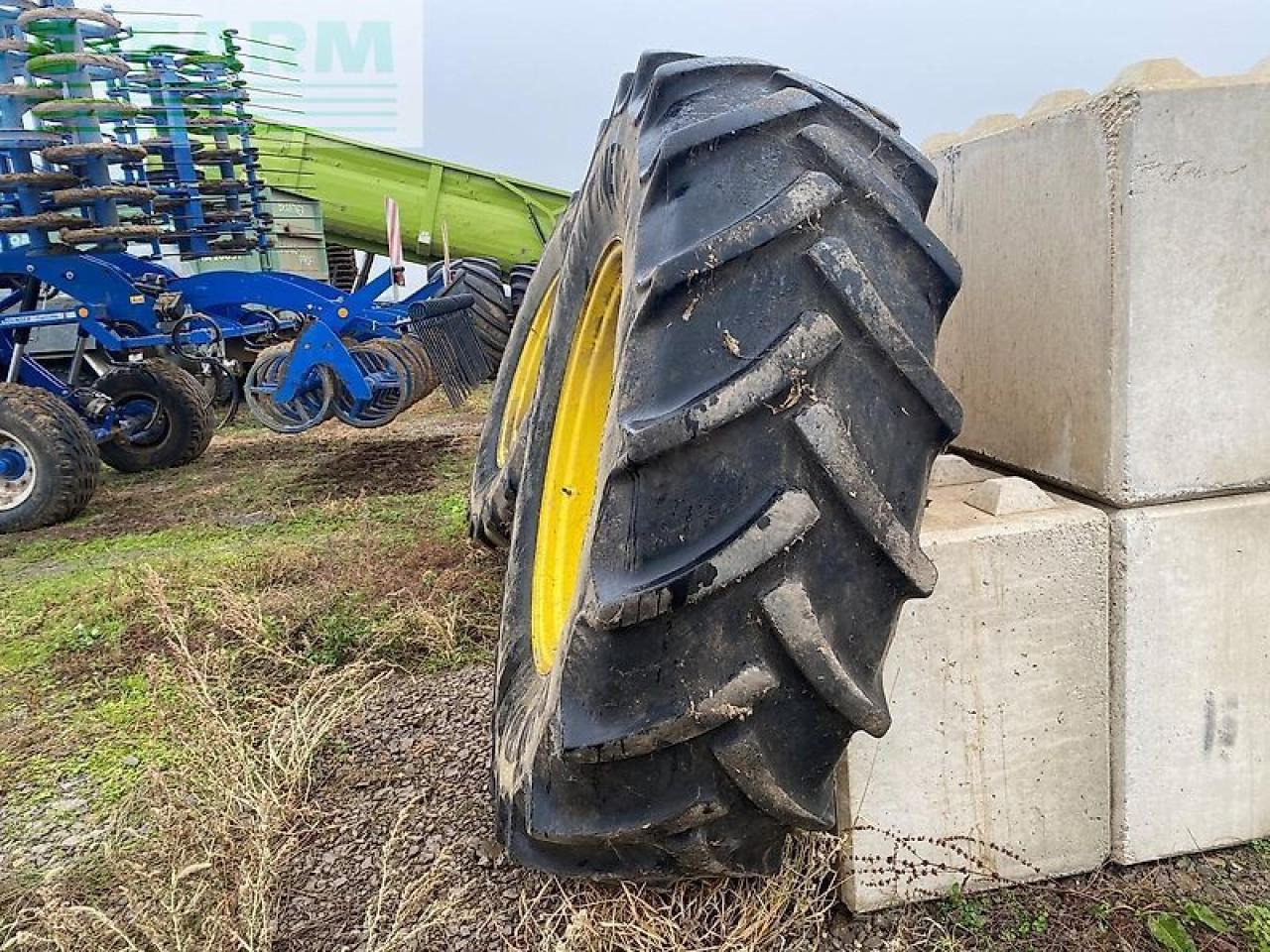 Farm tractor John Deere 7800: picture 39