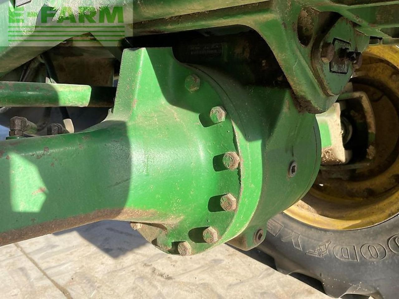 Farm tractor John Deere 7800: picture 12