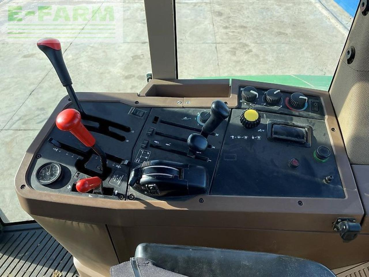 Farm tractor John Deere 7800: picture 26