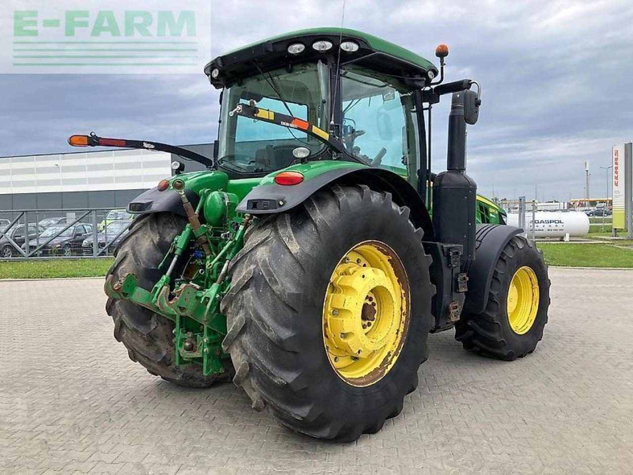 Farm tractor John Deere 8270r: picture 23