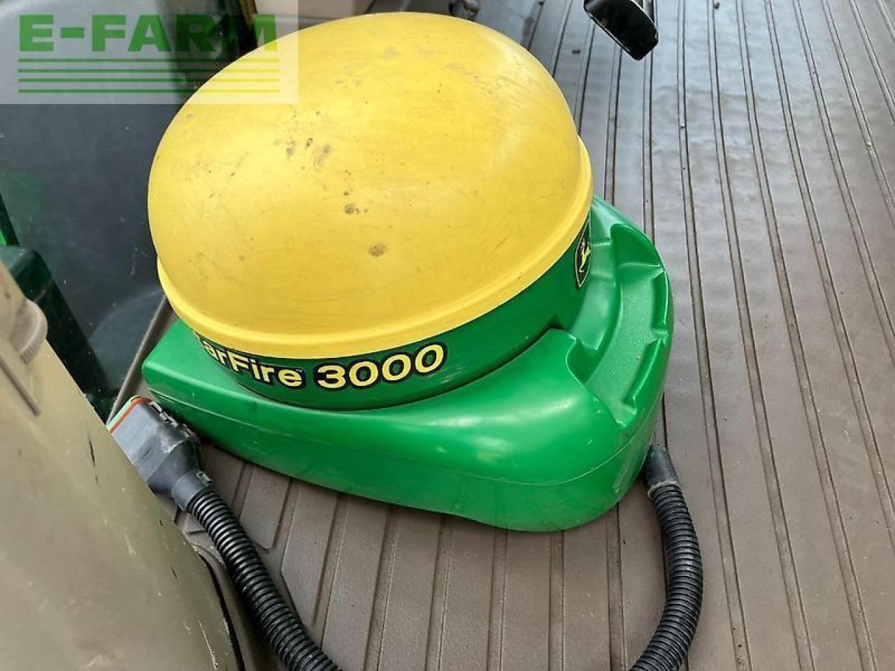 Farm tractor John Deere 8270r: picture 34