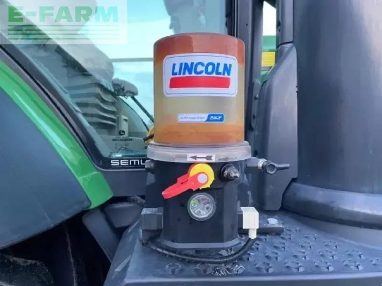 Farm tractor John Deere 8370r: picture 6