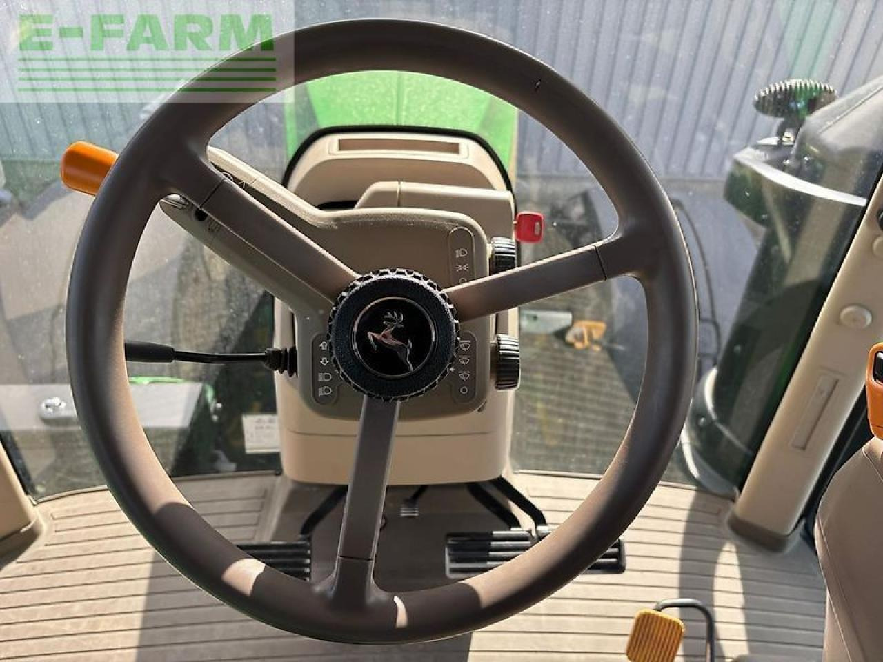 Farm tractor John Deere 8400r: picture 6
