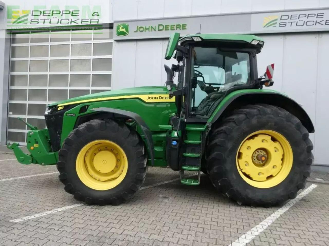 Farm tractor John Deere 8r 370: picture 12